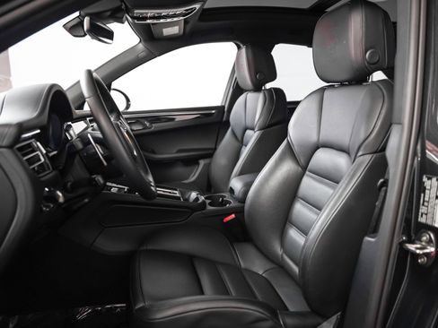 Used 2025 Porsche Macan image 5