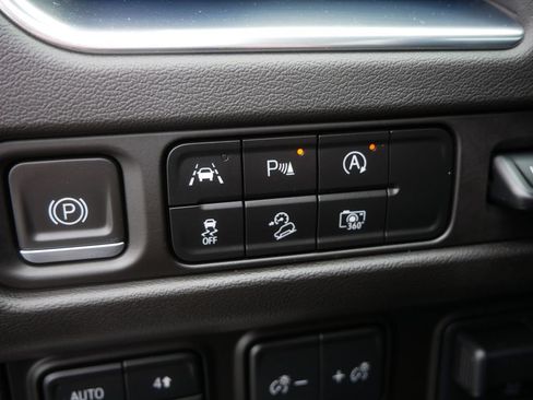 Used 2023 Chevrolet Tahoe High Country AWD/4WD image 18