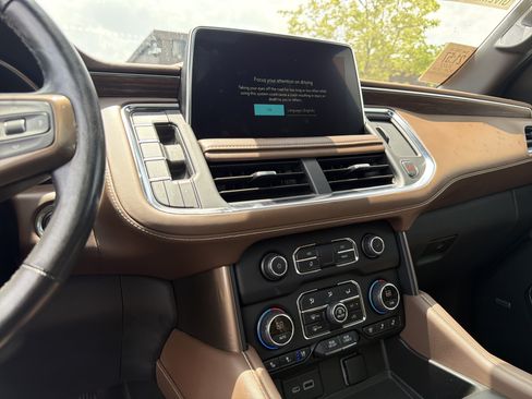 Used 2022 Chevrolet Suburban High Country AWD/4WD image 23