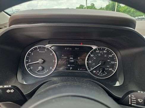 Used 2023 Nissan Rogue S AWD/4WD image 7