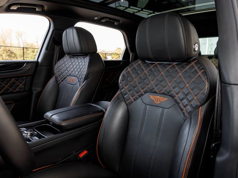 Used 2021 Bentley Bentayga image 30
