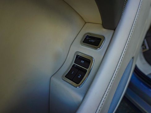 Used 2017 Bentley Bentayga AWD/4WD image 47