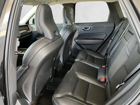 Used 2019 Volvo XC60 T6 Inscription w/ Protection Package Premier AWD/4WD image 9