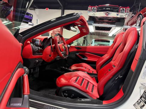 Used 2021 Ferrari F8 Tributo RWD image 31