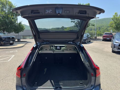 Certified 2025 Volvo V90 B6 Cross Country Plus AWD/4WD image 35