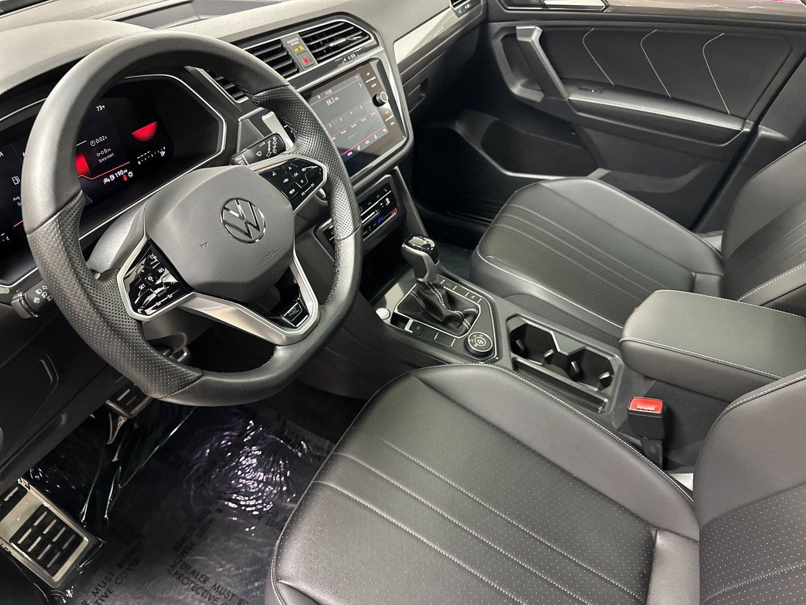 Used 2023 Volkswagen Tiguan SE R-Line AWD/4WD image 9