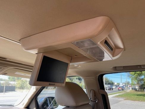 Used 2013 Chevrolet Suburban LTZ image 17