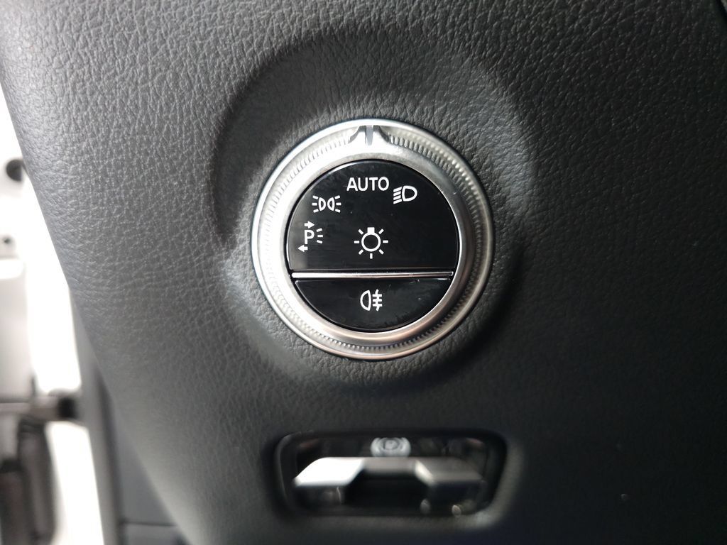 Certified 2026 Mercedes-Benz C 300 4MATIC Sedan image 9