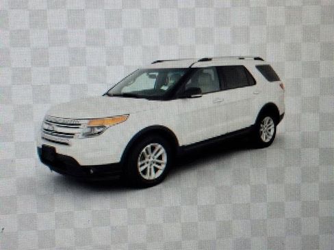 Used 2013 Ford Explorer XLT image 1