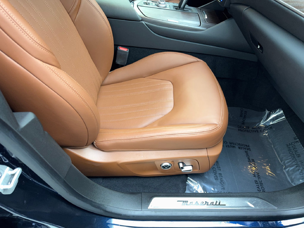 Used 2023 Maserati Levante GT AWD/4WD image 47