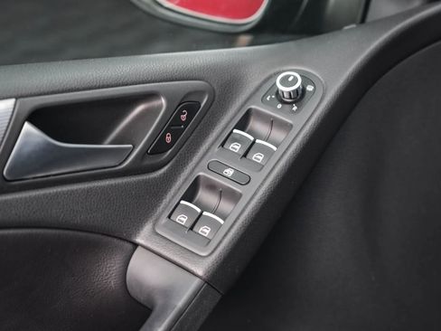 Used 2012 Volkswagen Golf 4-Door image 32