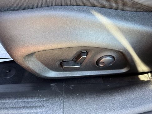 Used 2023 Jeep Renegade Latitude w/ Premium Group image 15