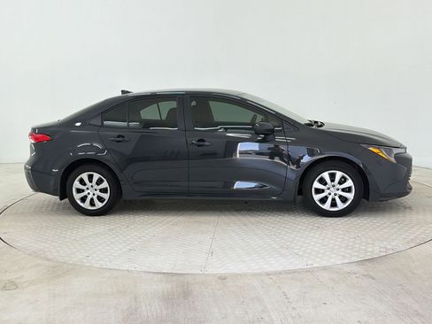 Used 2025 Toyota Corolla LE image 7