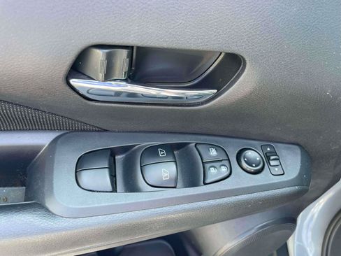Used 2023 Nissan Kicks SV FWD image 11