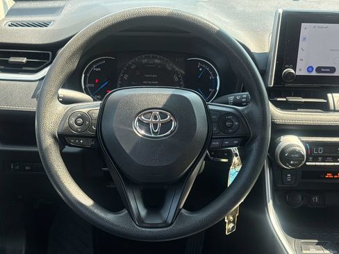 Used 2023 Toyota RAV4 LE AWD/4WD image 13