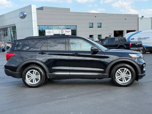 Used 2023 Ford Explorer XLT w/ Equipment Group 202A AWD/4WD image 3