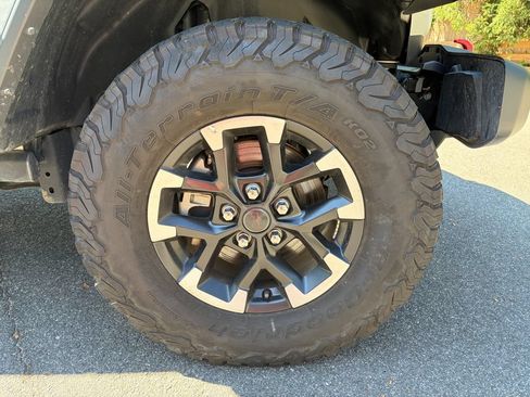 Used 2025 Jeep Wrangler Unlimited Rubicon AWD/4WD image 12