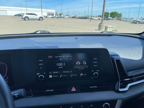 Used 2024 Kia Sportage LX image 17