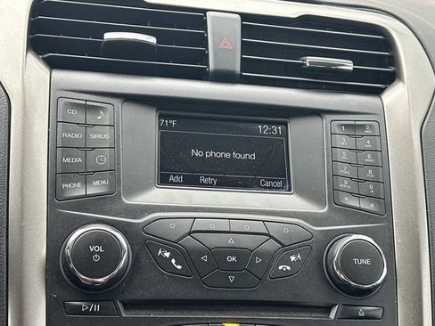 Used 2017 Ford Fusion SE AWD/4WD image 25