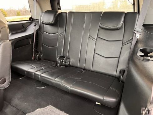 Used 2015 Cadillac Escalade Premium image 29