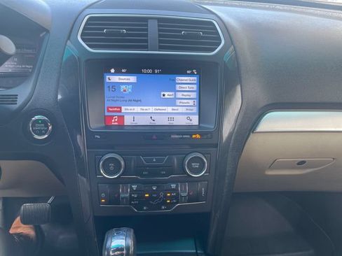 Used 2017 Ford Explorer XLT w/ Equipment Group 202A FWD image 14