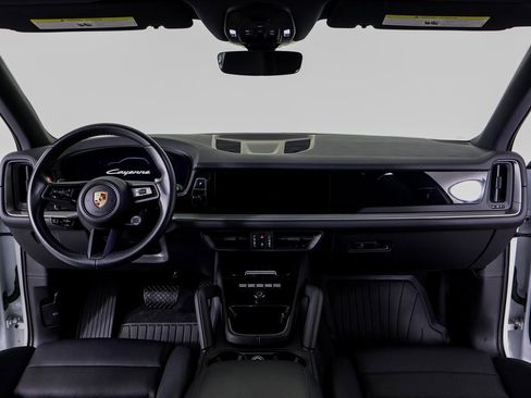 Used 2024 Porsche Cayenne image 11