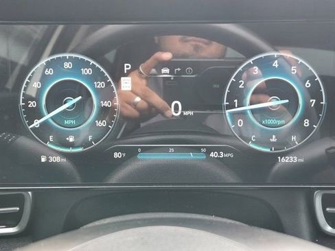 Used 2025 Hyundai Elantra SEL image 14