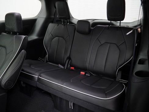 New 2026 Chrysler Pacifica Limited image 19