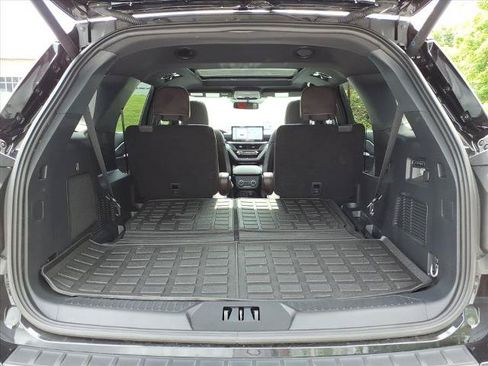Certified 2025 Ford Explorer Platinum w/ Ultimate Package AWD/4WD image 4