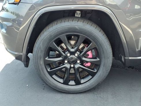 Used 2021 Jeep Grand Cherokee Laredo X AWD/4WD image 32