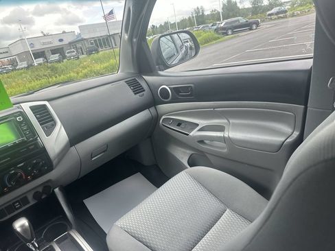 Used 2015 Toyota Tacoma 4x4 Double Cab w/ SR5 Package image 11