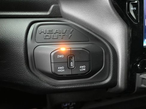 Used 2026 RAM 2500 Laramie AWD/4WD image 17