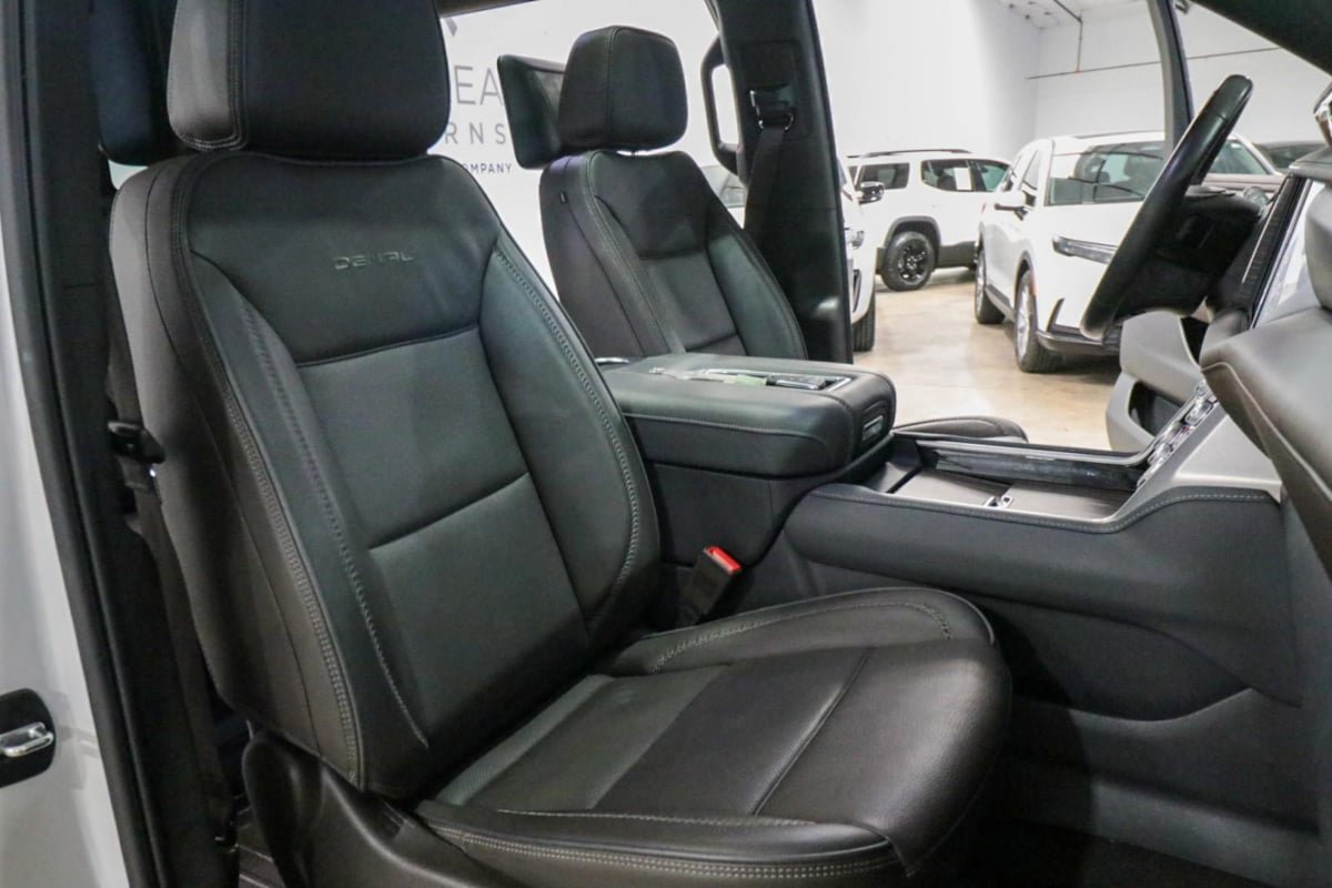 Used 2024 GMC Yukon XL Denali w/ Advanced Technology Package AWD/4WD image 26