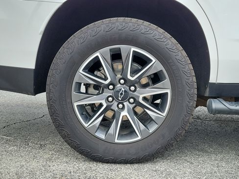 Used 2024 Chevrolet Tahoe Z71 AWD/4WD image 9