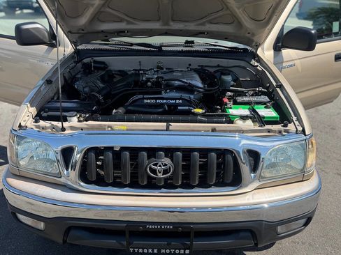 Used 2004 Toyota Tacoma PreRunner RWD image 3