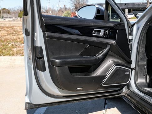 Used 2018 Porsche Panamera 4 image 38