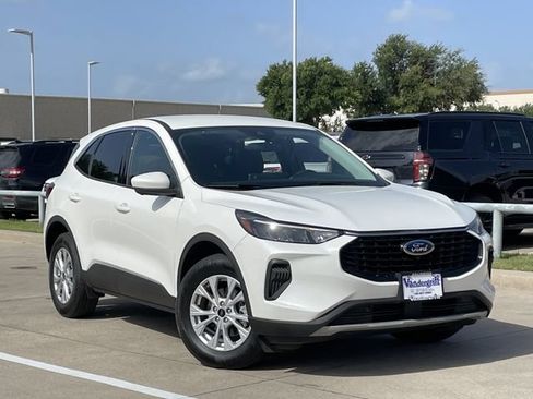 Used 2023 Ford Escape Active w/ Tech Pack #2 AWD/4WD image 2