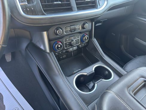 Used 2023 Chevrolet Suburban Premier image 12