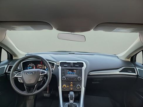 Used 2016 Ford Fusion SE FWD image 10