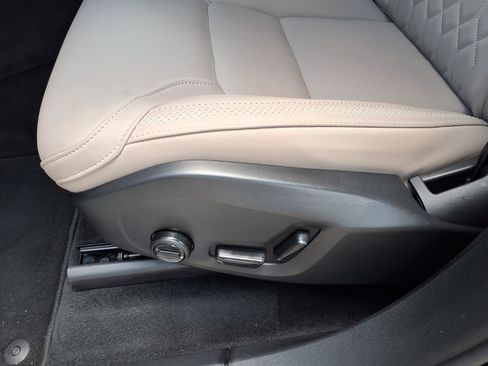 Certified 2025 Volvo XC90 T8 Plus AWD/4WD image 24