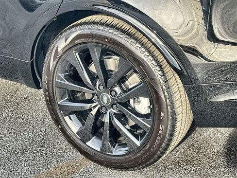 New 2026 Land Rover Discovery Limited Edition image 11