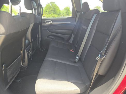 Used 2020 Jeep Grand Cherokee Laredo AWD/4WD image 13