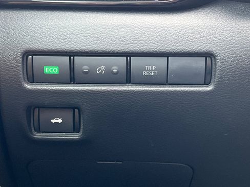 Used 2022 Nissan Sentra SV w/ SV Premium Package image 36