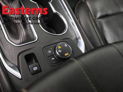 Used 2022 Chevrolet Traverse LT image 21