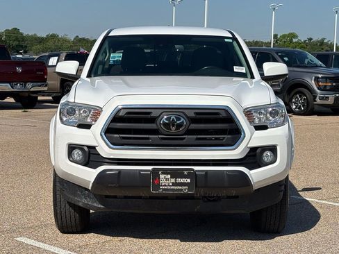 Used 2019 Toyota Tacoma SR5 AWD/4WD image 3
