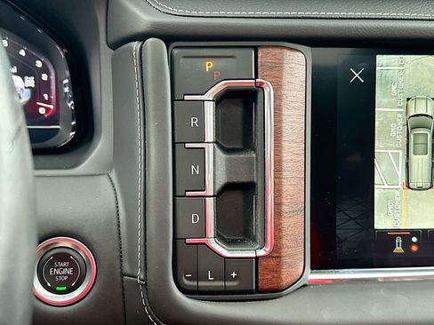 Used 2024 GMC Yukon Denali Ultimate AWD/4WD image 22