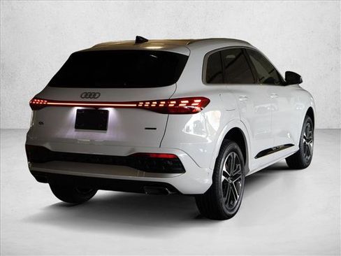 New 2025 Audi Q5 Premium AWD/4WD image 2