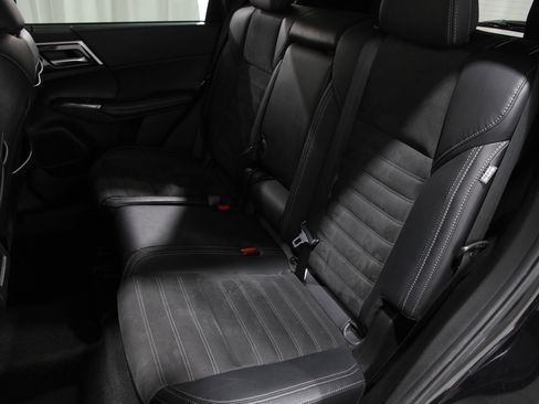 Used 2022 Mitsubishi Outlander SE image 19