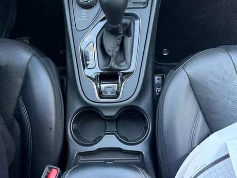 Used 2019 Jeep Cherokee Limited image 28