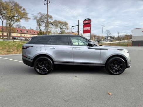 Used 2022 Land Rover Range Rover Velar R-Dynamic S image 8